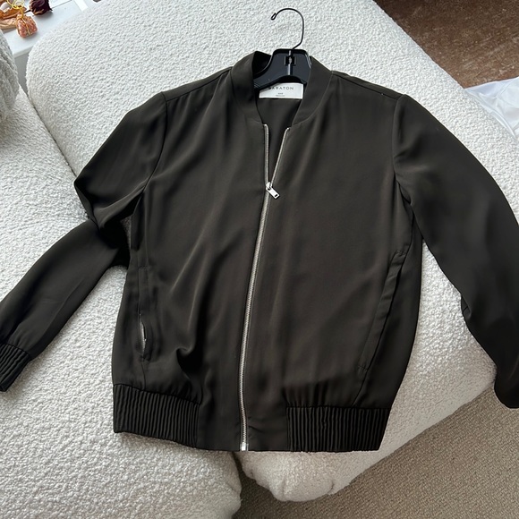 Aritzia Jackets & Blazers - Aritzia olive jacket / zip up size xxs